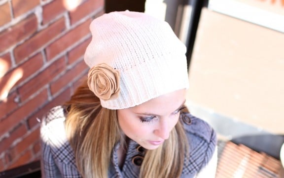 {DIY} Felt Flower Pin | www.gimmesomestyleblog.com #diy 