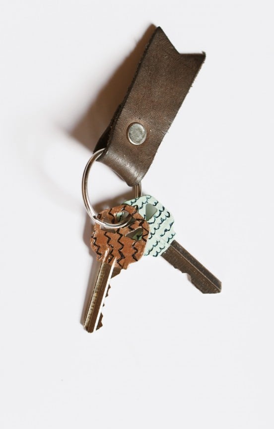 Have trouble telling your keys apart?  Never have trouble again with this simple DIY project! | www.gimmesomestyleblog.com #diy