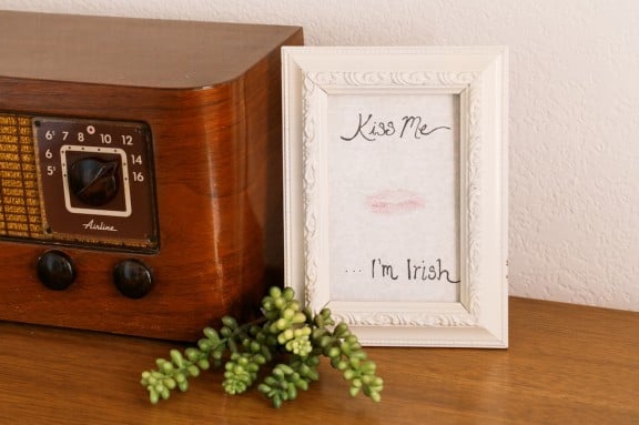 Spice up your St. Patty's day with this festive art! | www.gimmesomestyleblog.com #stpatricks #diy