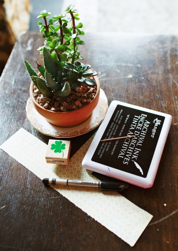 Shamrock Plant Marker | www.gimmesomestyleblog.com #shamrock #diy #stpatricksday