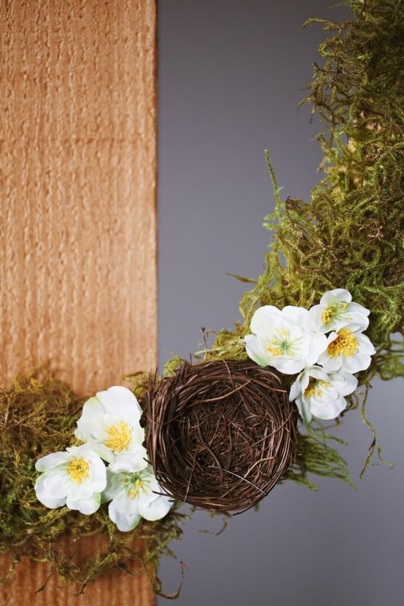 Celebrate Easter and welcome spring with this simple DIY moss wreath! | www.gimmesomestyleblog.com #diy #wreath #spring #easter