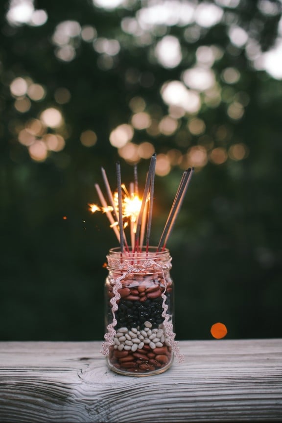 Fourth of July Fireworks Centerpiece | gimmesomestyleblog.com #sparklers #centerpiece #fourthofjuly #masonjar #craft #diy #holiday #fireworks