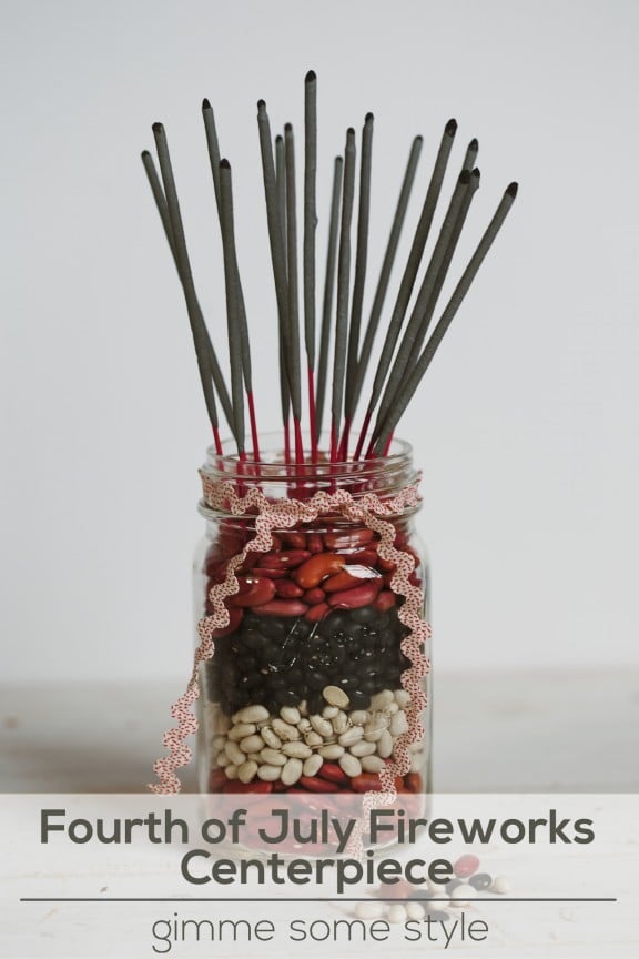 Fourth of July Fireworks Centerpiece | gimmesomestyleblog.com #sparklers #centerpiece #fourthofjuly #masonjar #craft #diy #holiday #fireworks