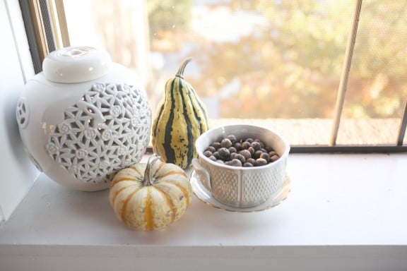 Five simple, disposable, apartment friendly, and nearly free fall decorations | gimmesomestyleblog.com