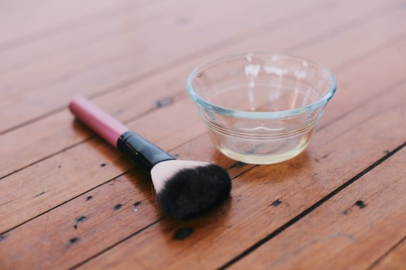 How to Clean Your Make-Up Brushes - Gimme Some Oven