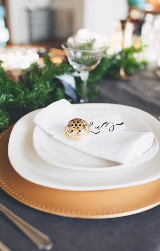 TWO DIY Christmas Place Cards | www.gimmesomeoven.com/style #christmas #tablesetting #holidaytablesetting #placecard