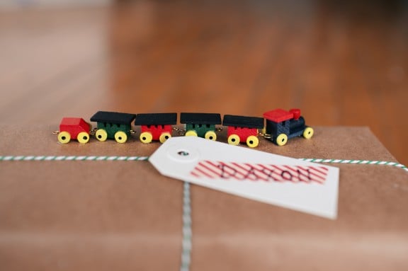 DIY Train Gift Wrapping | www.gimmesomeoven.com #christmas #wrapping #gifts #holidays