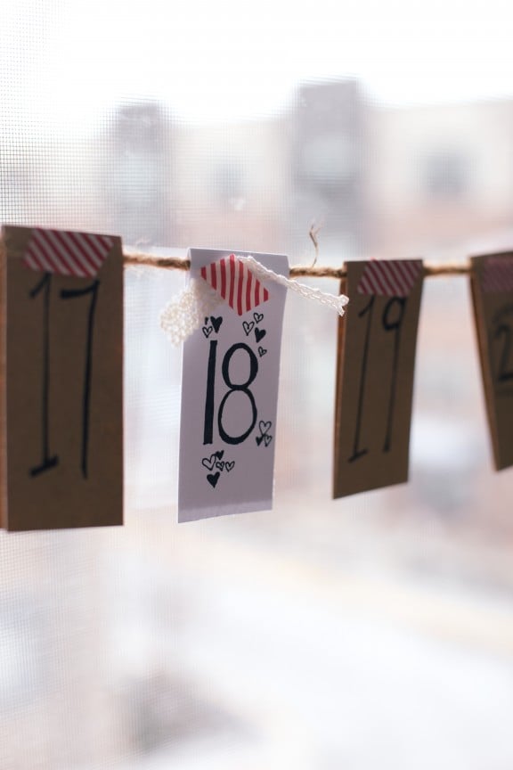 A Note a Day Advent Calendar | www.gimmesomeoven.com/style #advent #christmas #homemade #DIY