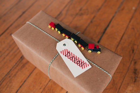 DIY Train Gift Wrapping | www.gimmesomeoven.com #christmas #wrapping #gifts #holidays