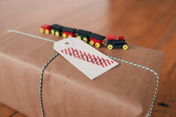 DIY Train Gift Wrapping | www.gimmesomeoven.com #christmas #wrapping #gifts #holidays