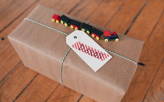 DIY Train Gift Wrapping | www.gimmesomeoven.com #christmas #wrapping #gifts #holidays