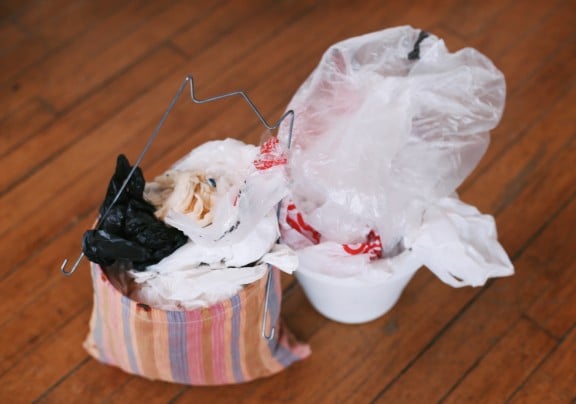 Use this simple method to store your plastic bags neatly and conveniently! | www.gimmesomeoven.com/style #organize #storage #diy #home 